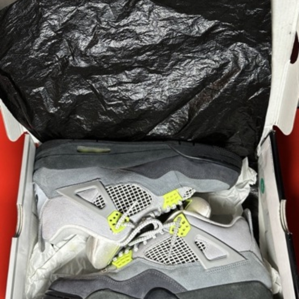 Jordan 4s
